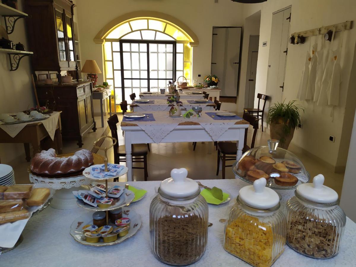Palazzo De Castro Bed & Breakfast Squinzano Exterior photo
