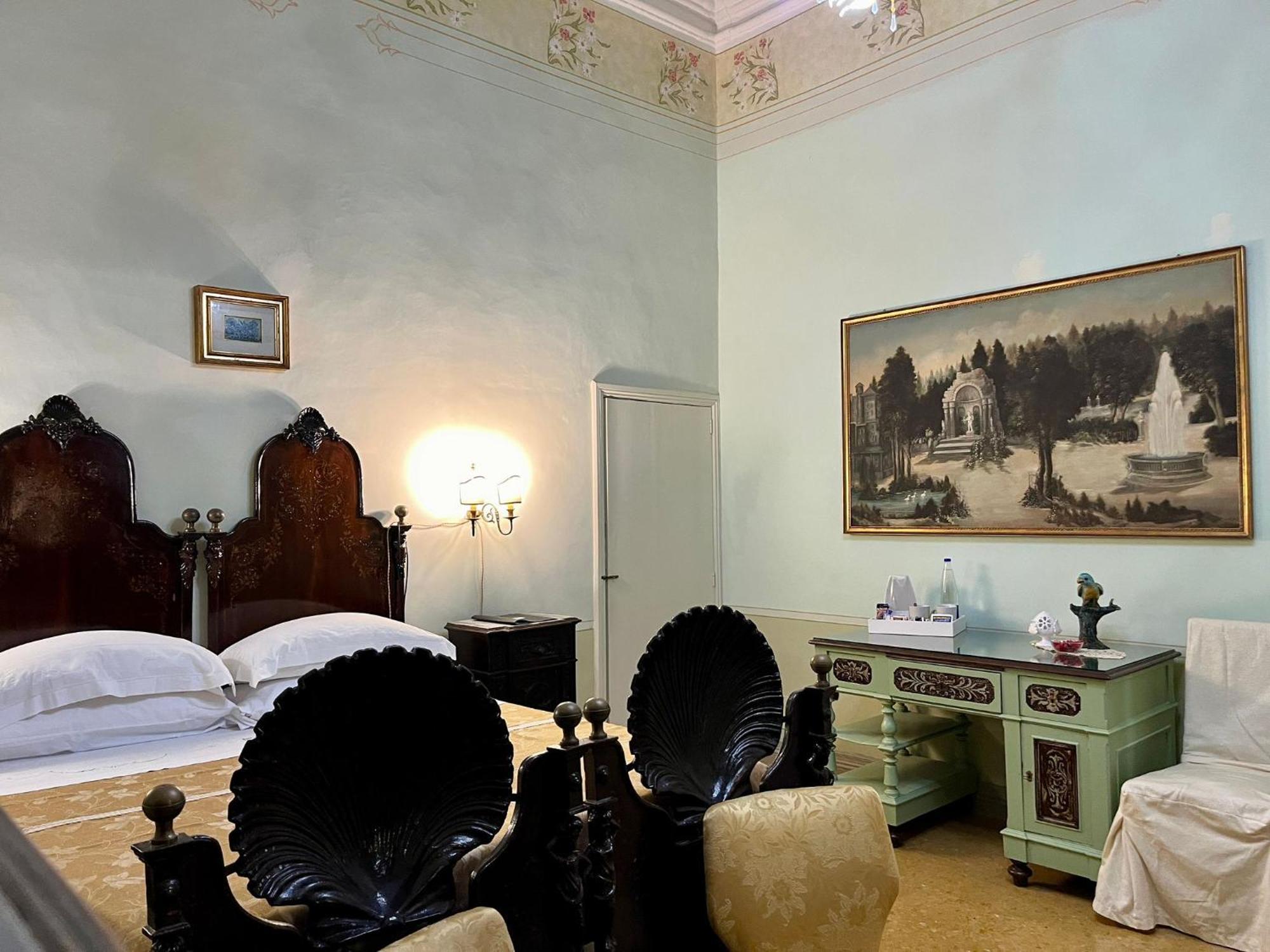 Palazzo De Castro Bed & Breakfast Squinzano Exterior photo