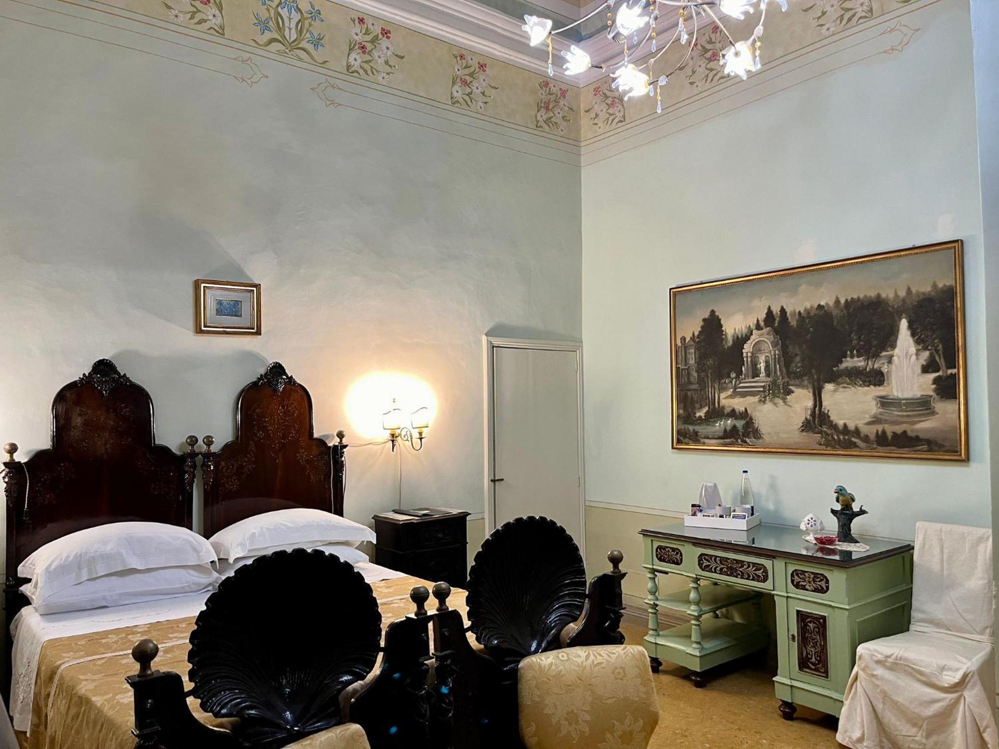 Palazzo De Castro Bed & Breakfast Squinzano Exterior photo
