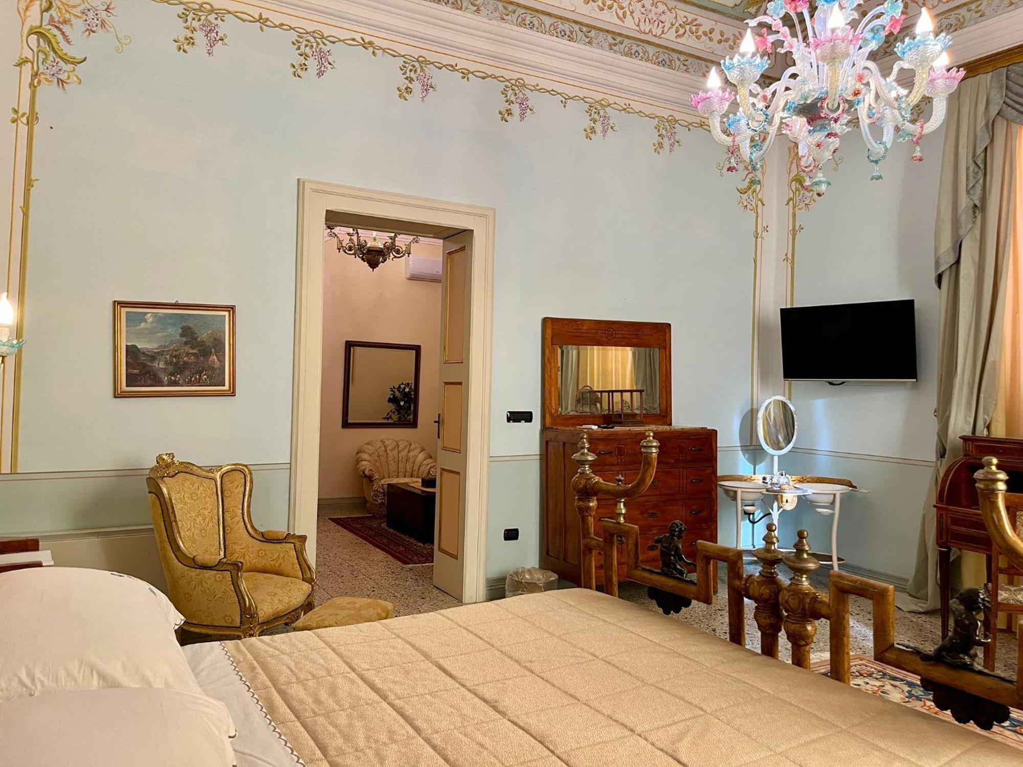 Palazzo De Castro Bed & Breakfast Squinzano Exterior photo