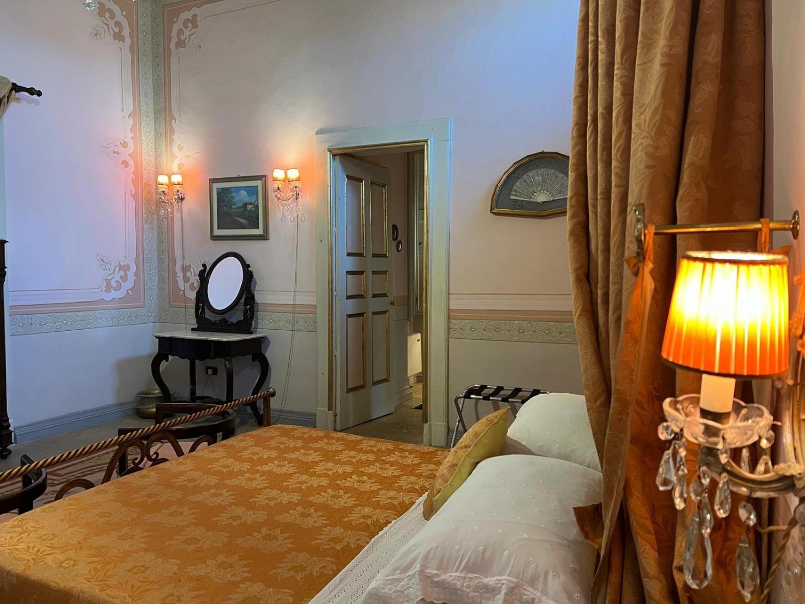Palazzo De Castro Bed & Breakfast Squinzano Exterior photo