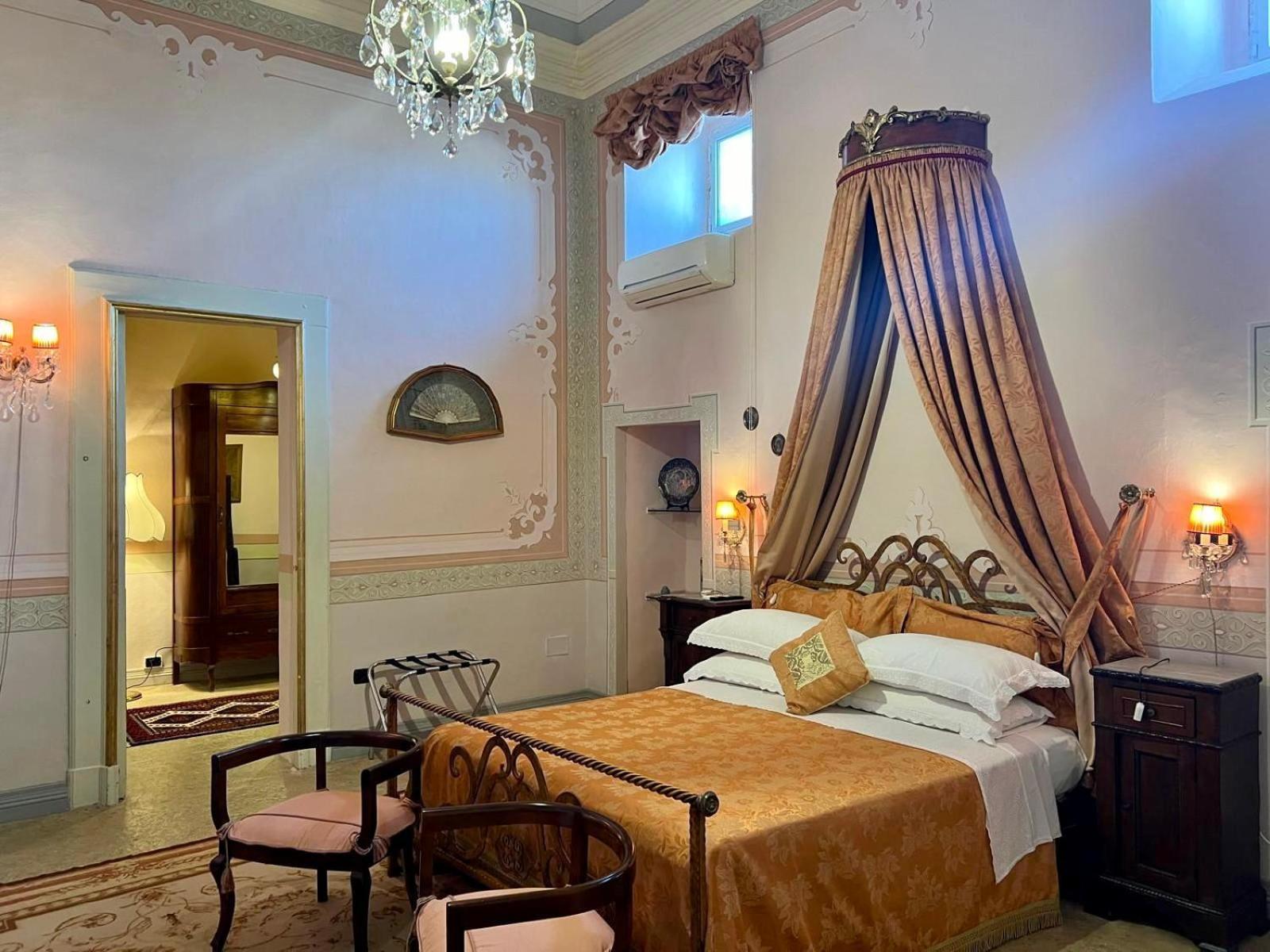 Palazzo De Castro Bed & Breakfast Squinzano Exterior photo