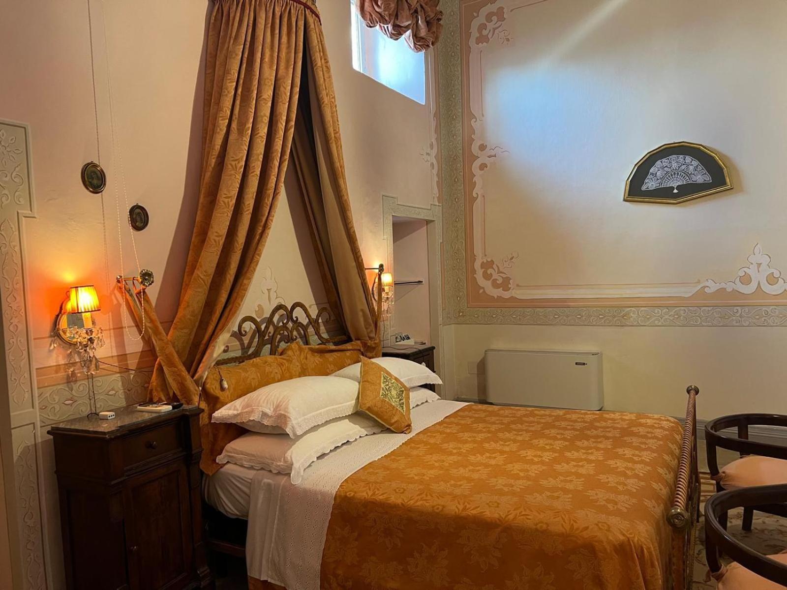 Palazzo De Castro Bed & Breakfast Squinzano Exterior photo