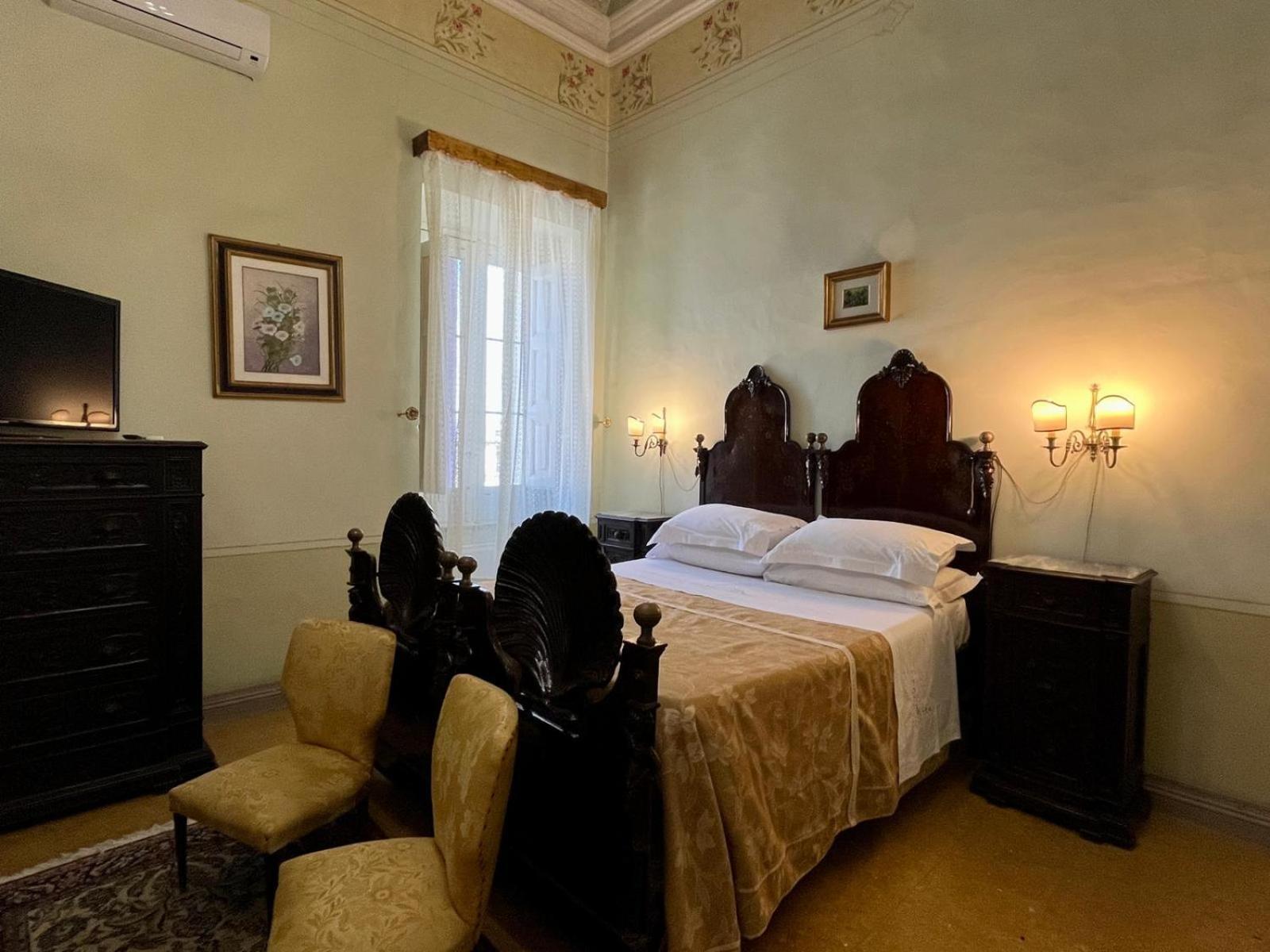 Palazzo De Castro Bed & Breakfast Squinzano Exterior photo