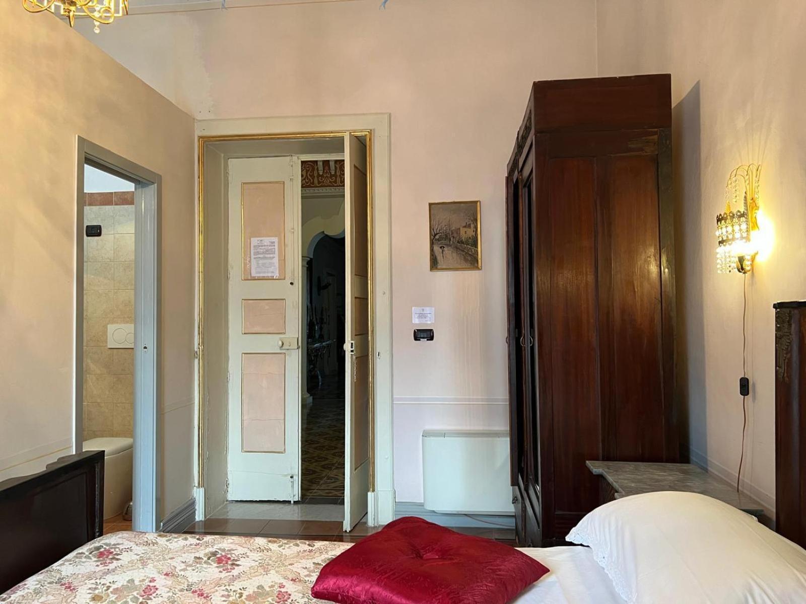Palazzo De Castro Bed & Breakfast Squinzano Exterior photo