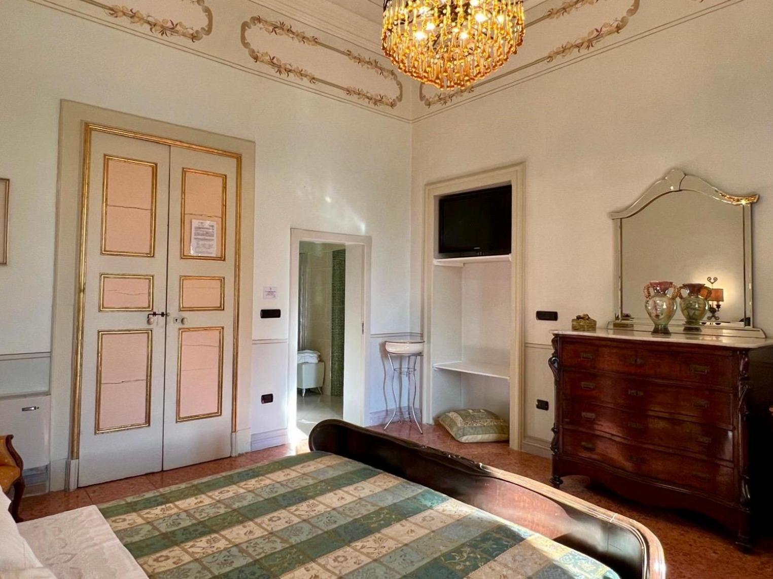 Palazzo De Castro Bed & Breakfast Squinzano Exterior photo