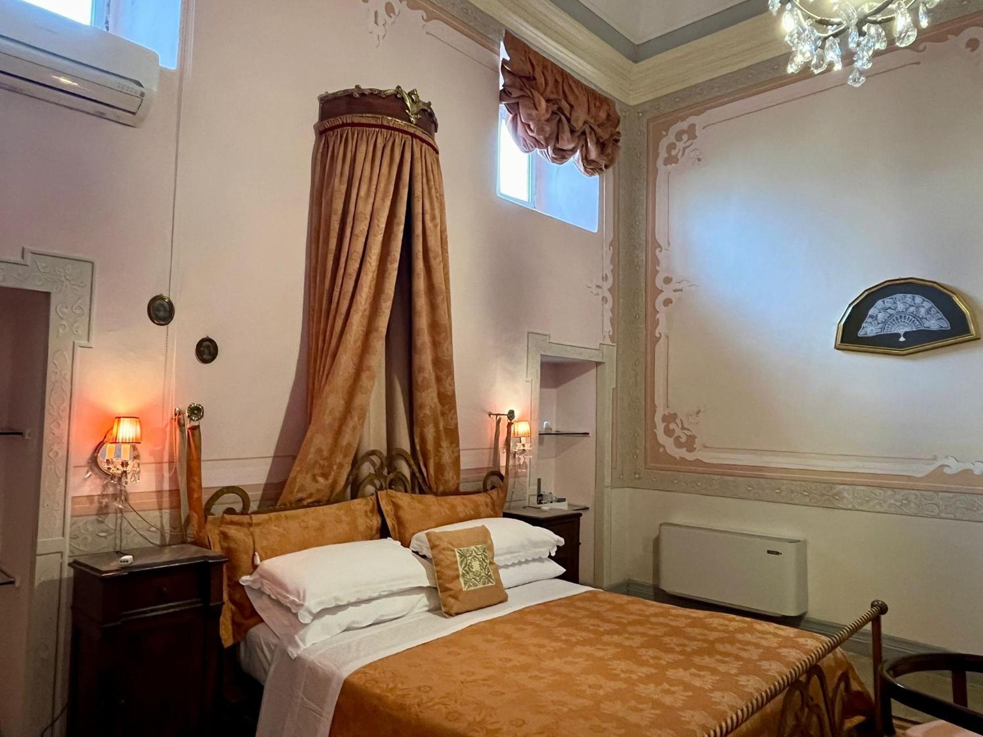 Palazzo De Castro Bed & Breakfast Squinzano Exterior photo