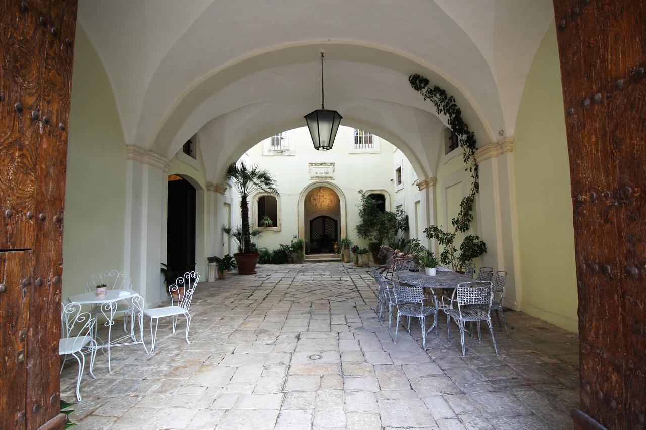 Palazzo De Castro Bed & Breakfast Squinzano Exterior photo