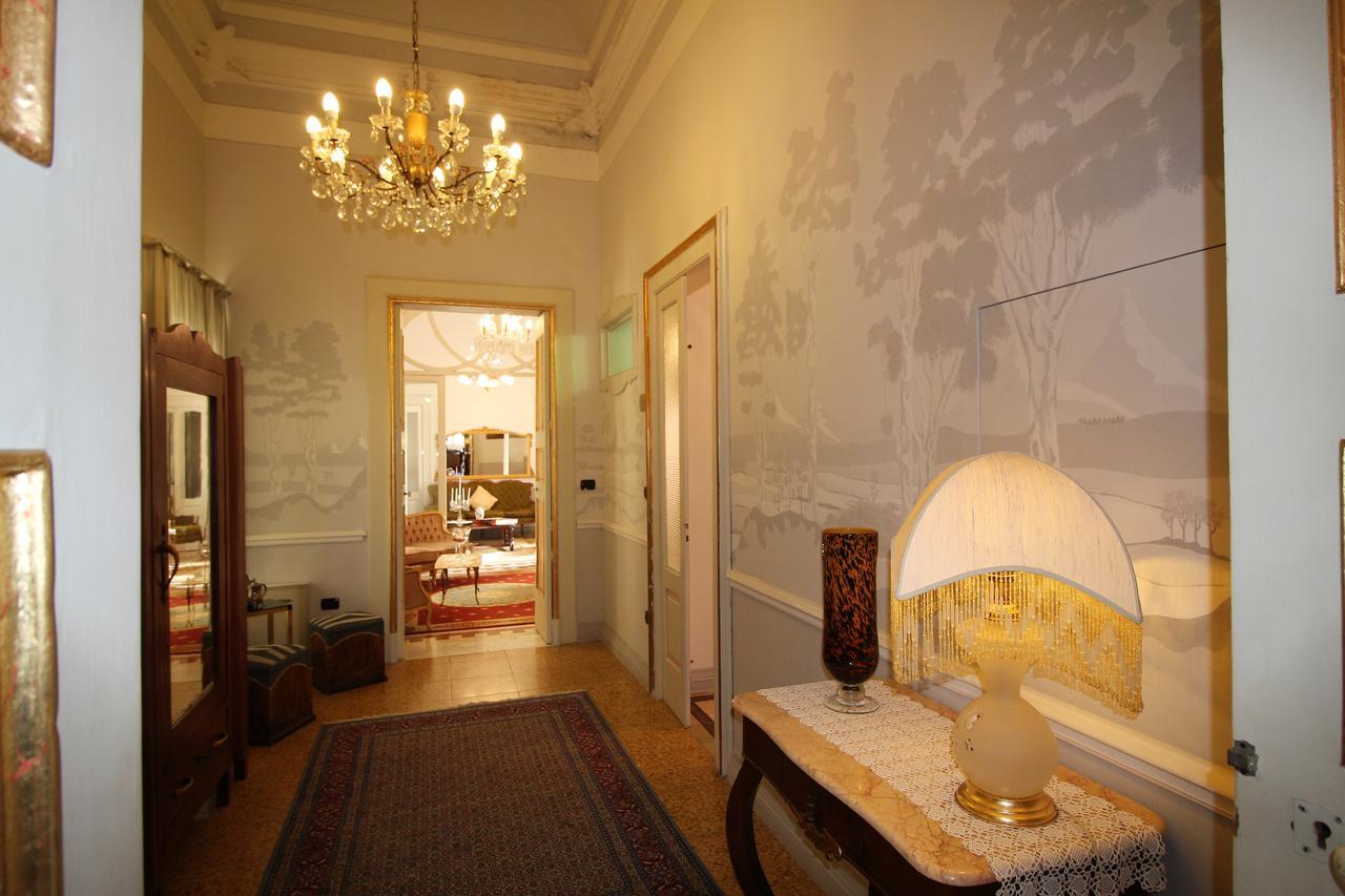 Palazzo De Castro Bed & Breakfast Squinzano Exterior photo