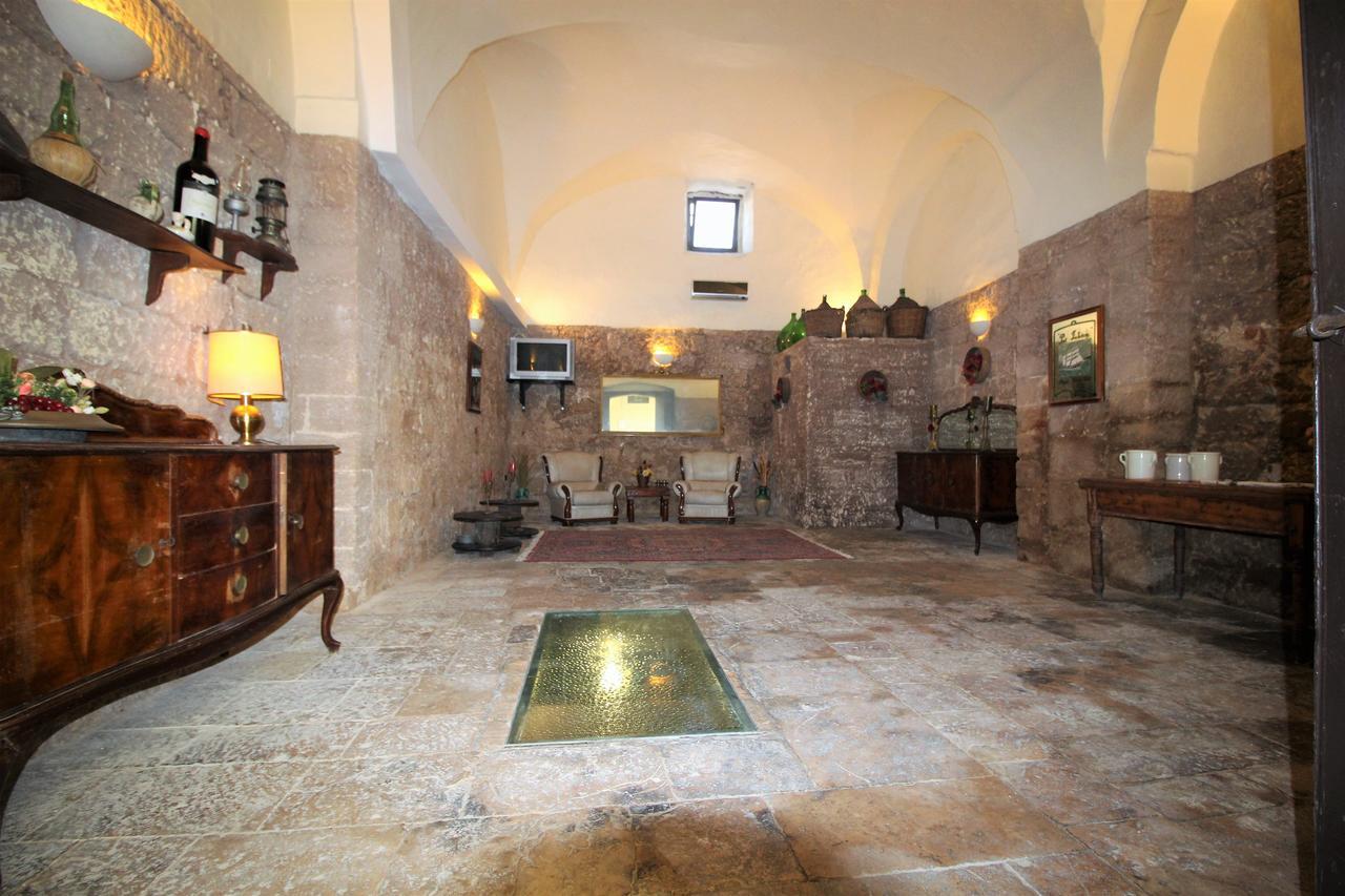 Palazzo De Castro Bed & Breakfast Squinzano Exterior photo