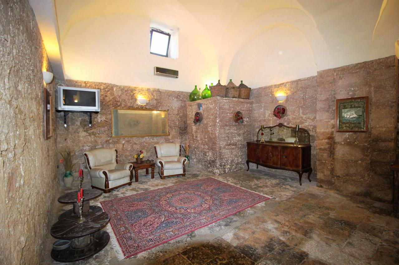 Palazzo De Castro Bed & Breakfast Squinzano Exterior photo