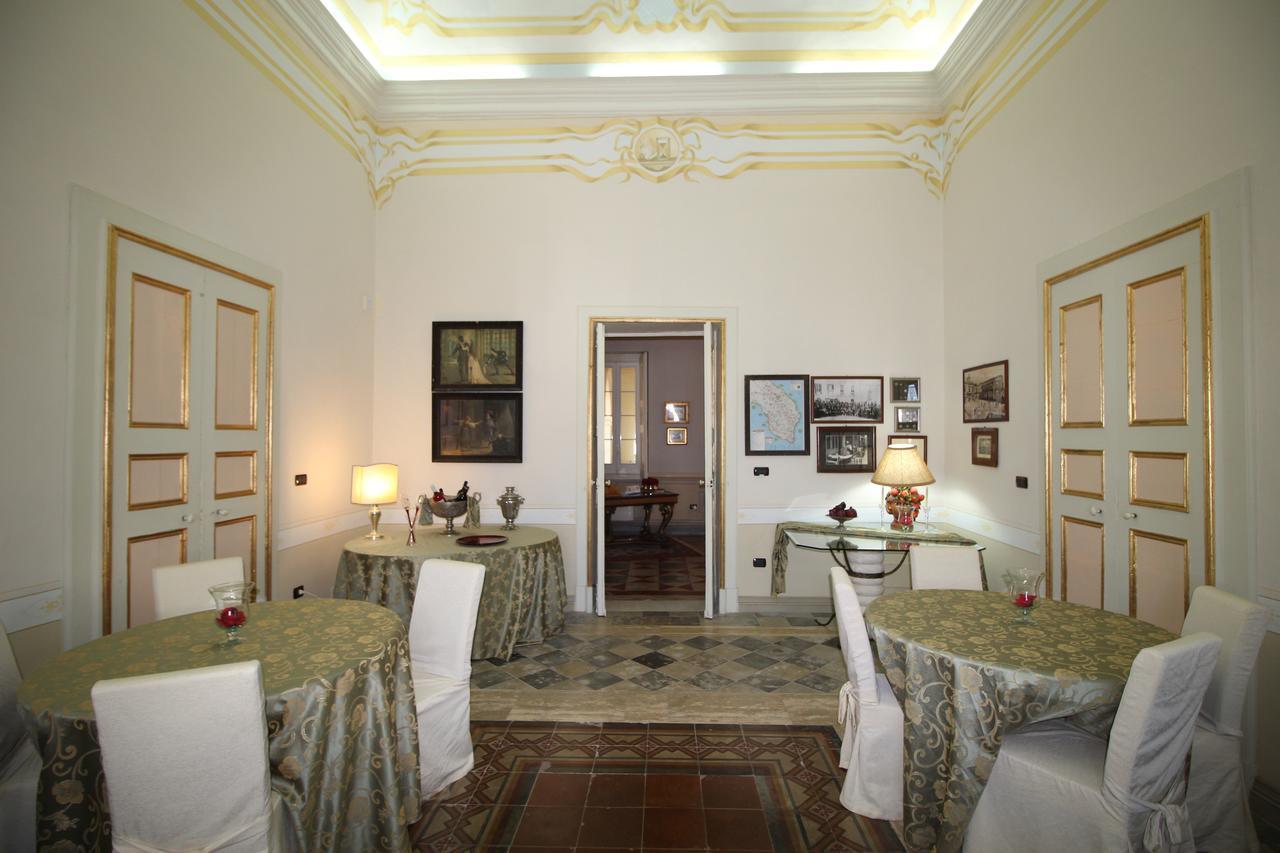 Palazzo De Castro Bed & Breakfast Squinzano Exterior photo