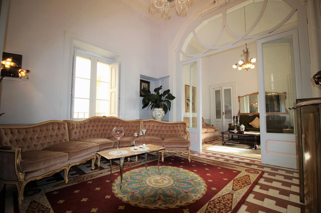 Palazzo De Castro Bed & Breakfast Squinzano Exterior photo