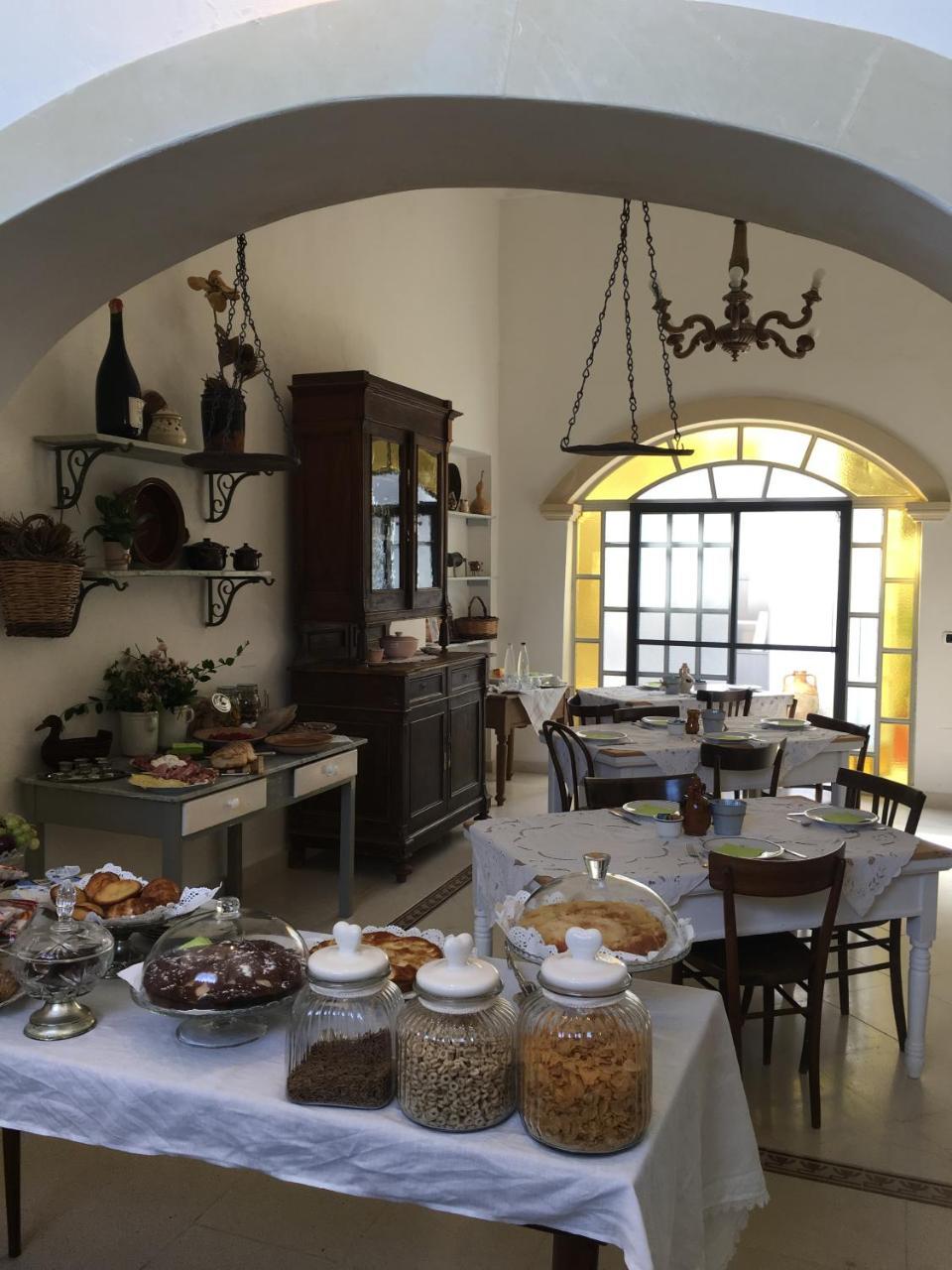 Palazzo De Castro Bed & Breakfast Squinzano Exterior photo